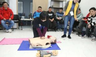 闵行区：志愿者应急救护培训及辞旧迎新活动