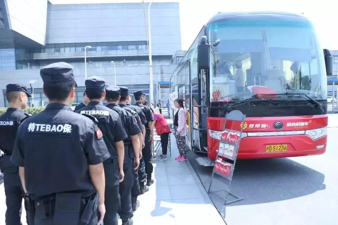 闵行区：“帮帮蜂”爱心献血车首次停靠上海虹桥火车站西广场